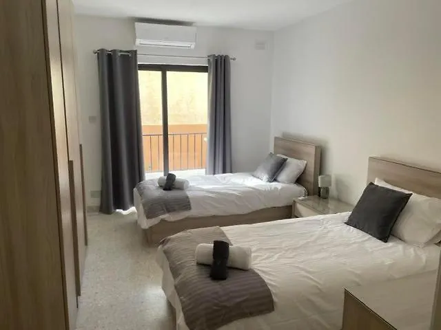 Spacious 3 Bedroom Apartment In The Heart Of St Julians San Ġiljan