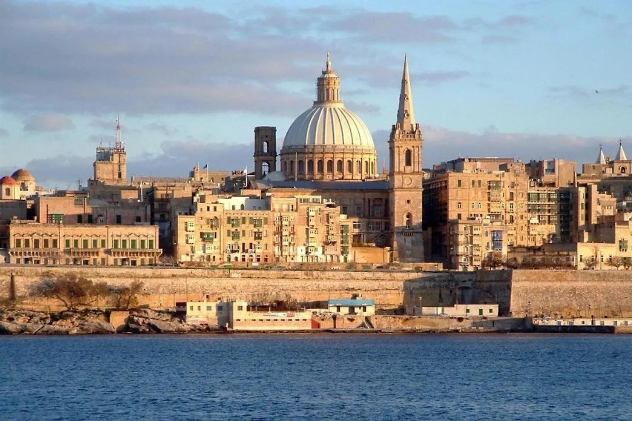 Spacious 3 Bedroom Apartment In The Heart Of St Julians San Ġiljan Malta