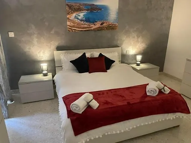 Spacious 3 Bedroom Apartment In The Heart Of St Julians San Ġiljan Malta