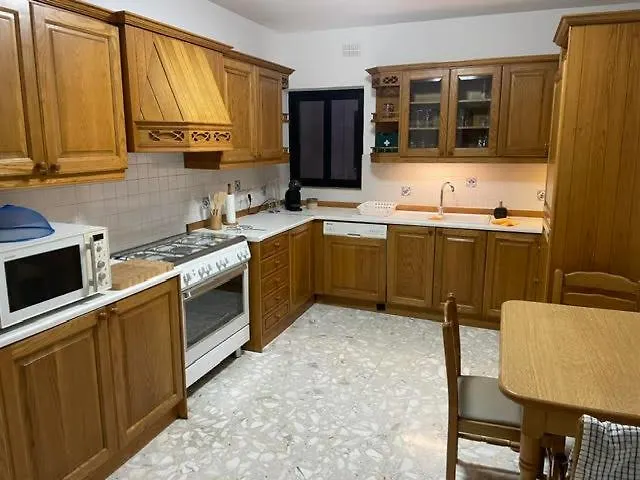 Spacious 3 Bedroom Apartment In The Heart Of St Julians San Ġiljan 0*,