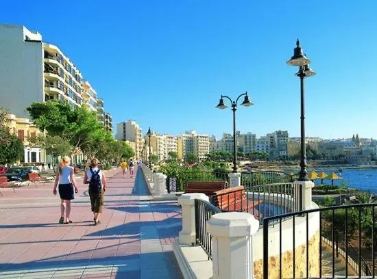 Spacious 3 Bedroom Apartment In The Heart Of St Julians San Ġiljan