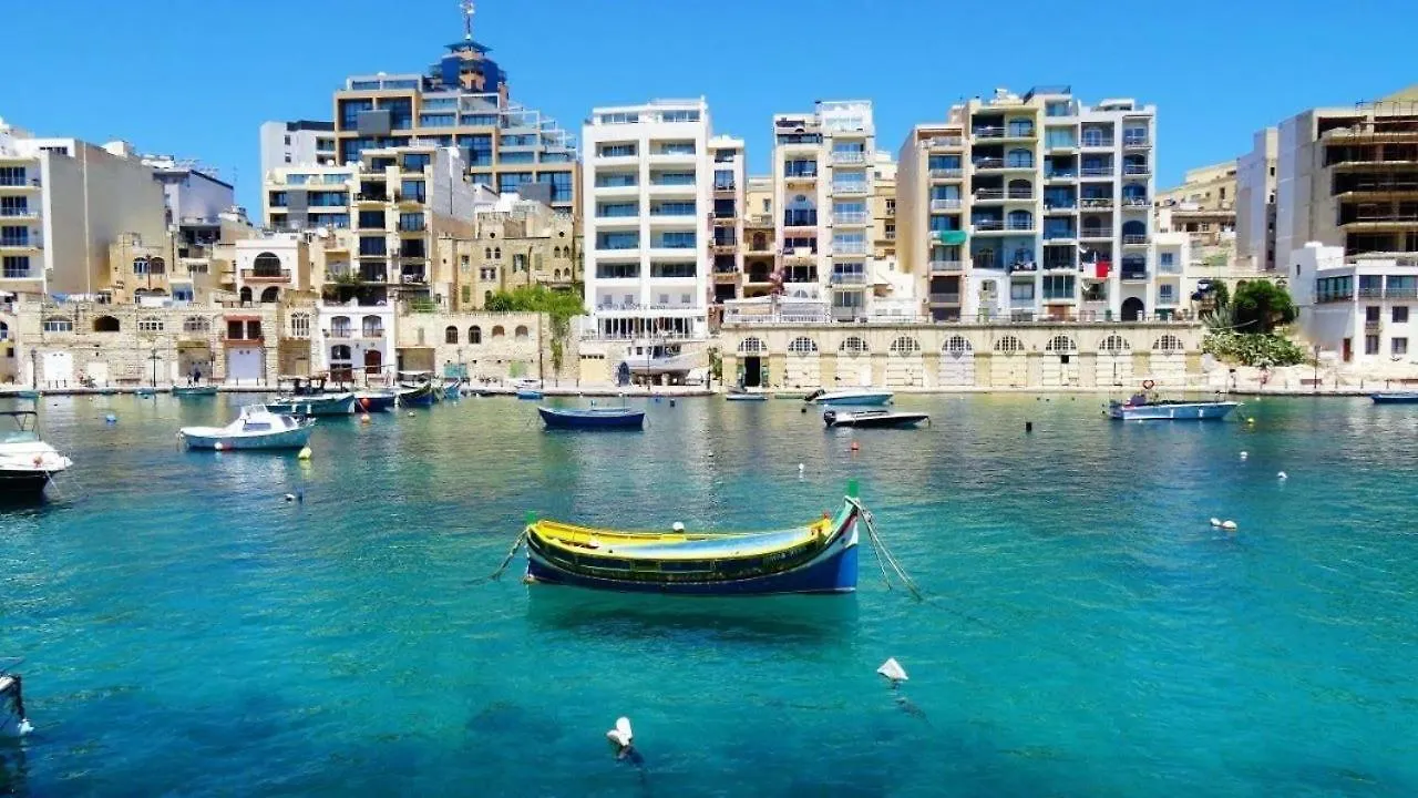 Spacious 3 Bedroom Apartment In The Heart Of St Julians San Ġiljan