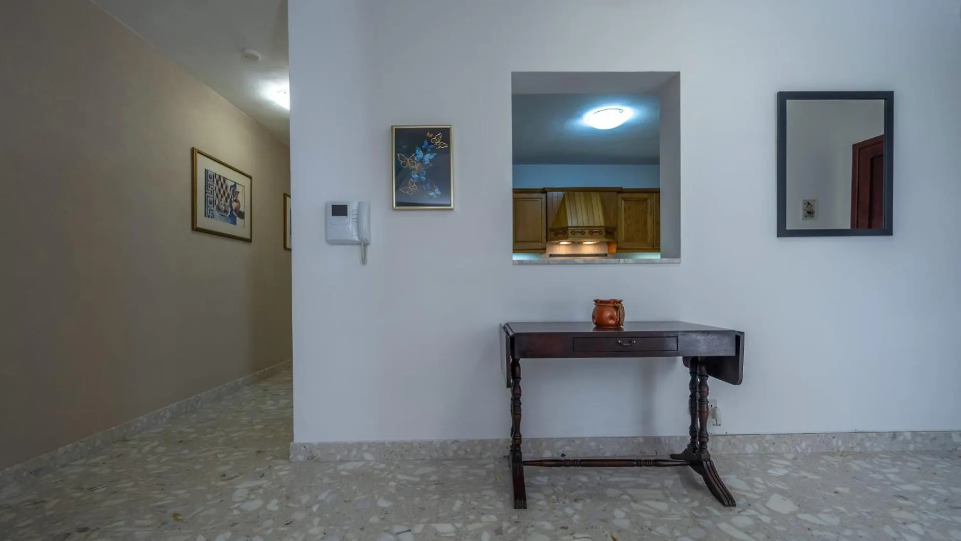 Spacious 3 Bedroom Apartment In The Heart Of St Julians San Ġiljan 0*,