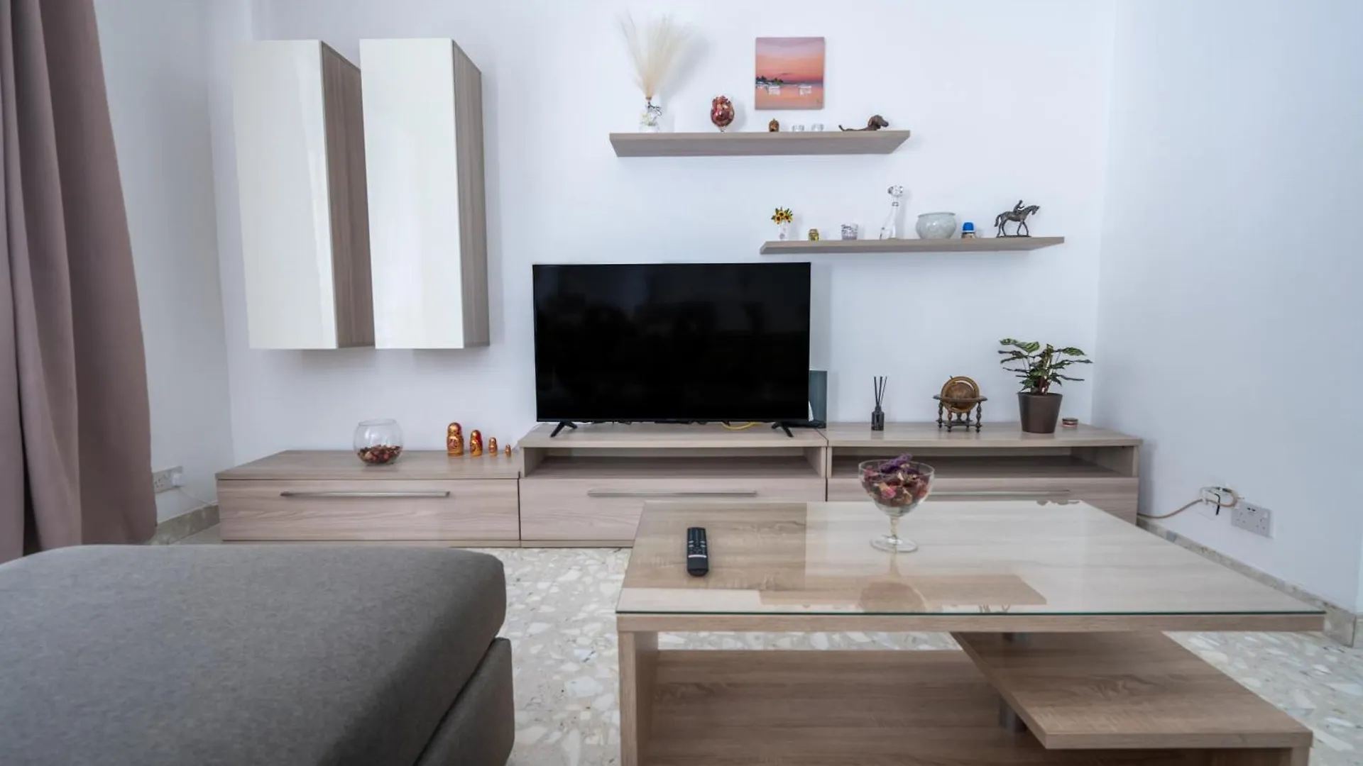 Spacious 3 Bedroom Apartment In The Heart Of St Julians San Ġiljan