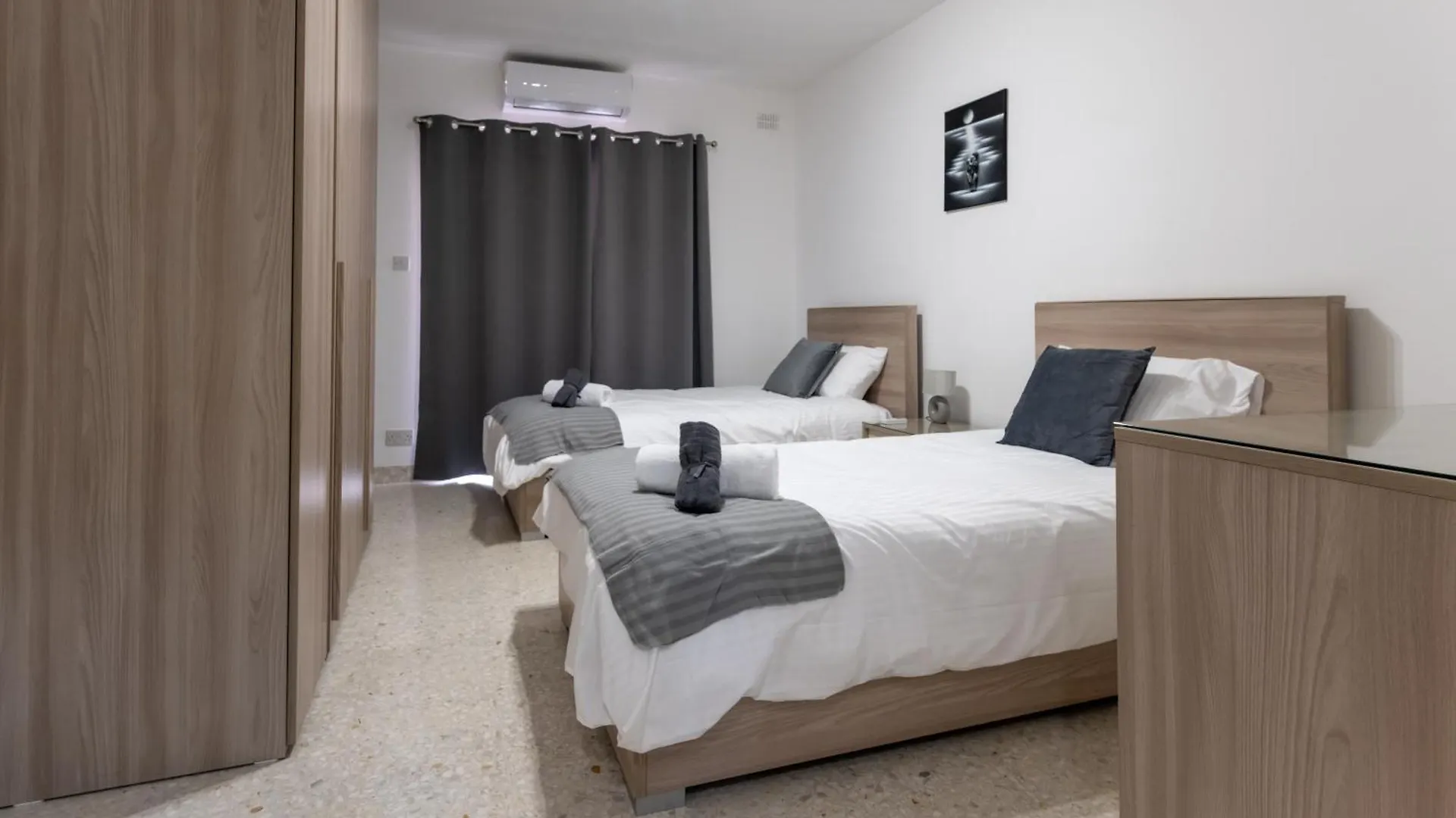 Spacious 3 Bedroom Apartment In The Heart Of St Julians San Ġiljan Malta