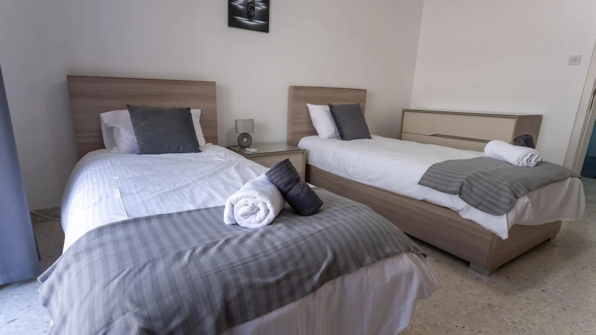 Spacious 3 Bedroom Apartment In The Heart Of St Julians San Ġiljan Malta
