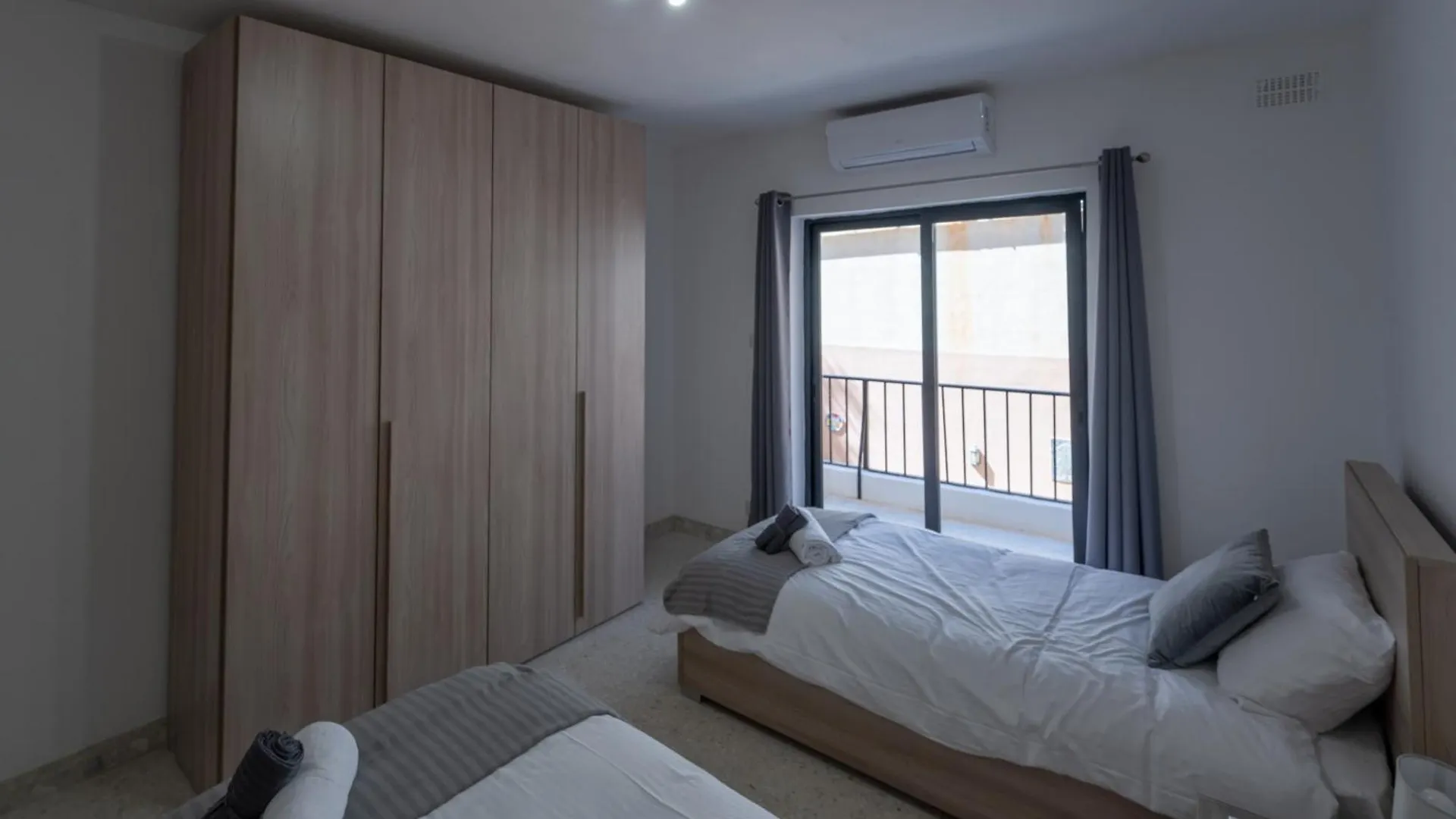 Spacious 3 Bedroom Apartment In The Heart Of St Julians San Ġiljan