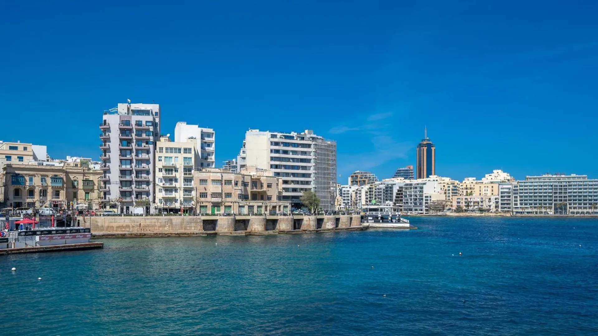 Spacious 3 Bedroom Apartment In The Heart Of St Julians San Ġiljan
