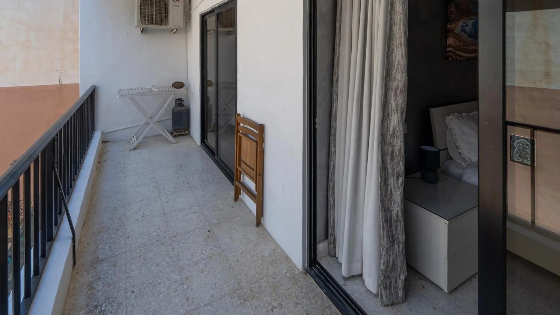 Spacious 3 Bedroom Apartment In The Heart Of St Julians San Ġiljan