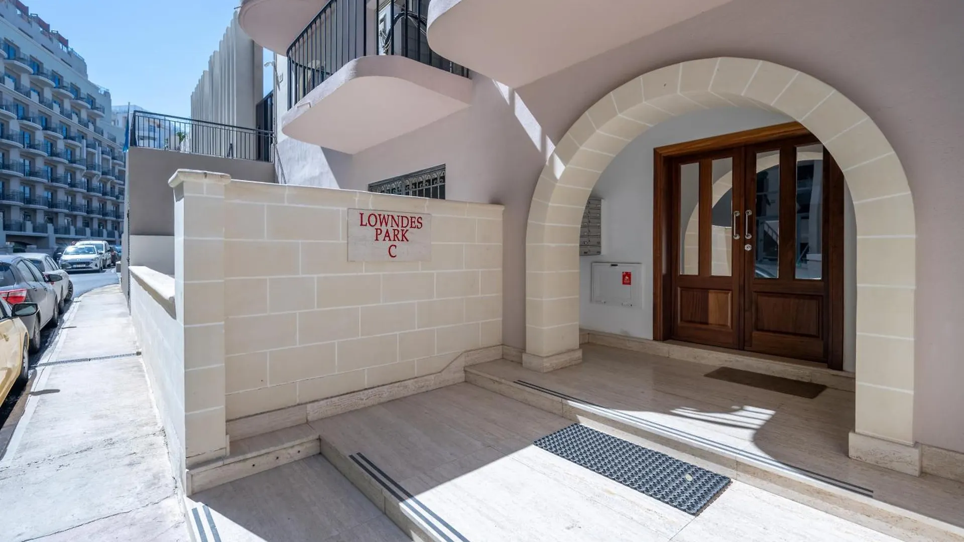 Spacious 3 Bedroom Apartment In The Heart Of St Julians San Ġiljan