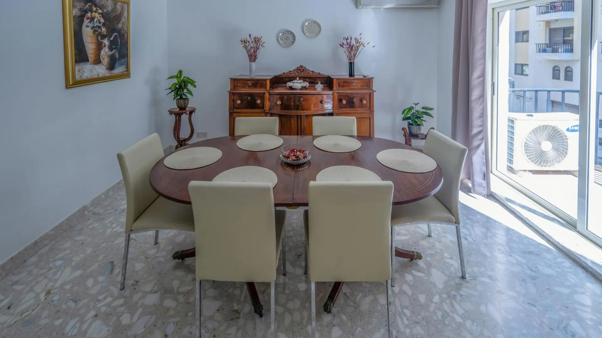Spacious 3 Bedroom Apartment In The Heart Of St Julians San Ġiljan
