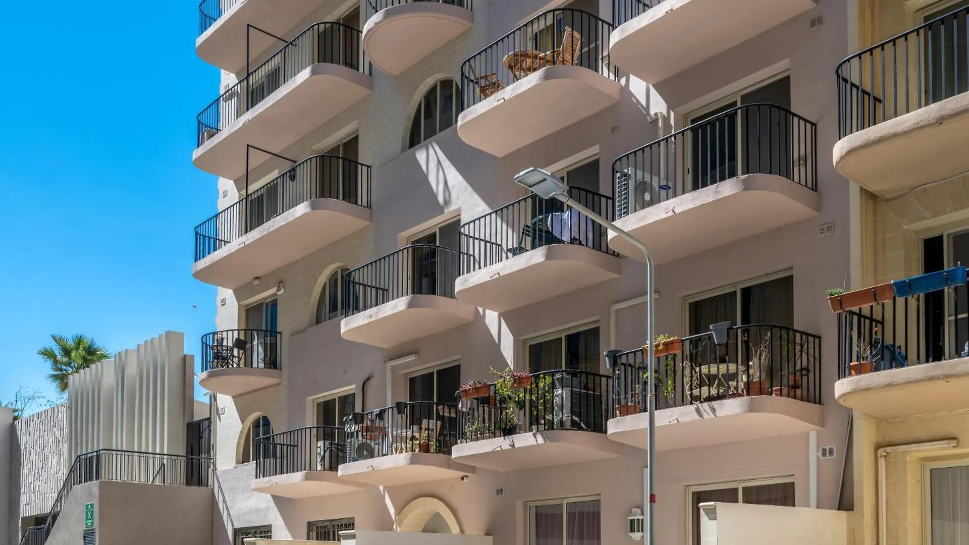 Spacious 3 Bedroom Apartment In The Heart Of St Julians location