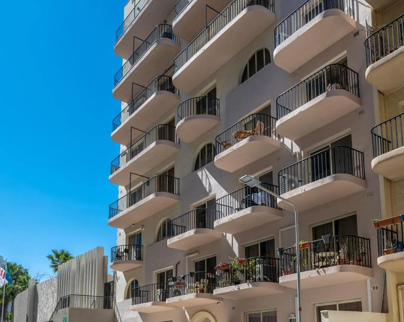 Spacious 3 Bedroom Apartment In The Heart Of St Julians San Ġiljan